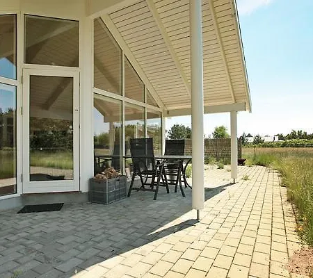 Four-bedroom Holiday In 9 *