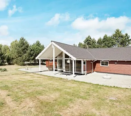 Four-bedroom Holiday In 9 *