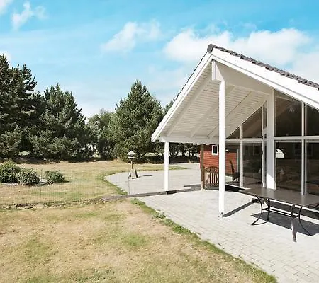 Four-bedroom Holiday In 9 *