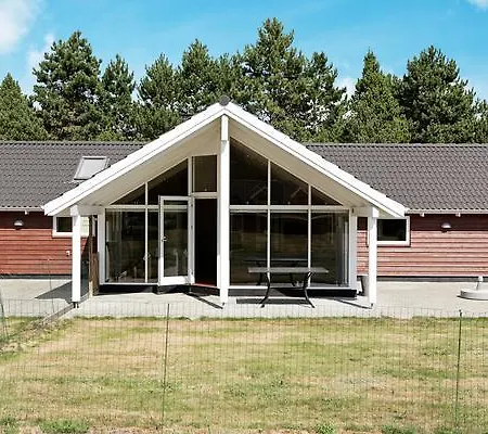Casa vacanze Four-bedroom Holiday In 9 Rødby