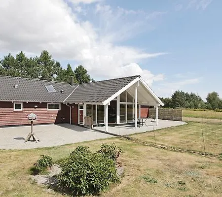 Four-bedroom Holiday In 9 * Rødby