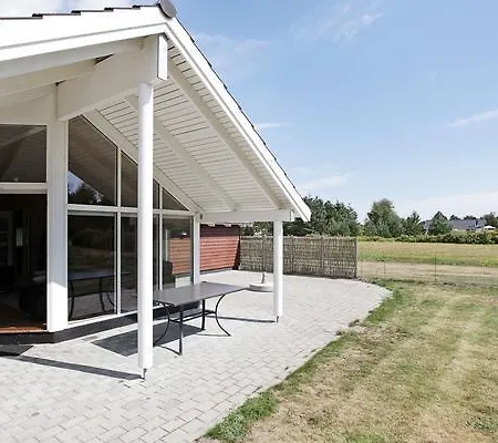 Four-bedroom Holiday In 9 Casa vacanze Rødby