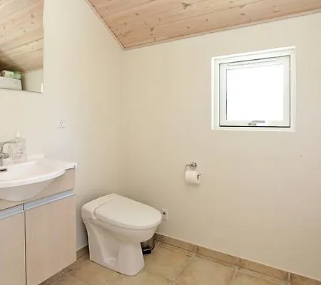 Four-bedroom Holiday In 9 *