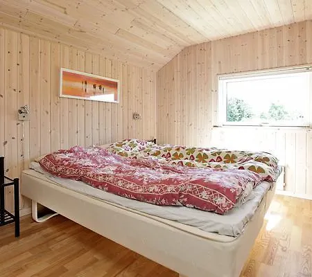 Four-bedroom Holiday In 9 * Rødby
