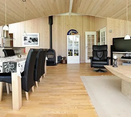 Four-bedroom Holiday In 9 Casa vacanze *