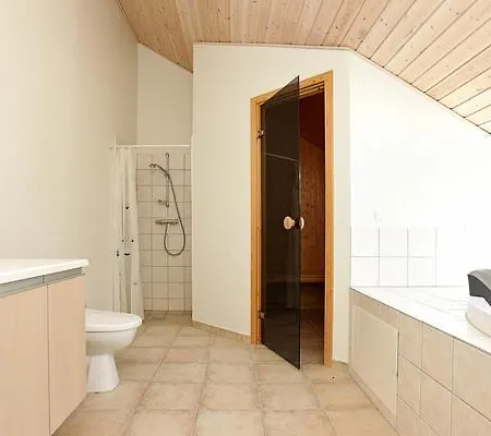 Casa vacanze Four-bedroom Holiday In 9
